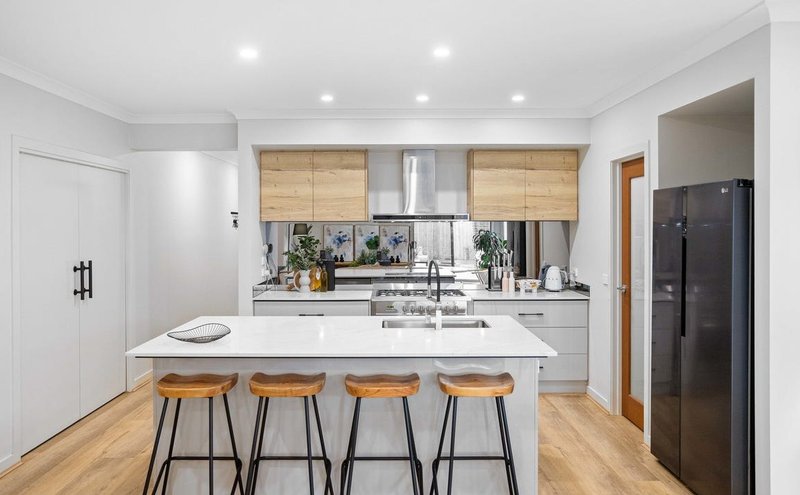 Photo - 22 Downtown Avenue, Donnybrook VIC 3064 - Image 2