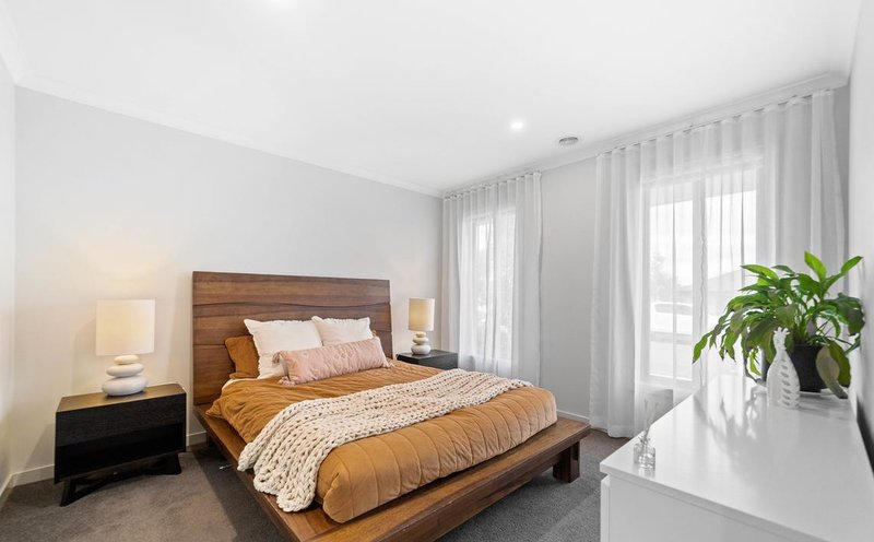 Photo - 22 Downtown Avenue, Donnybrook VIC 3064 - Image 13