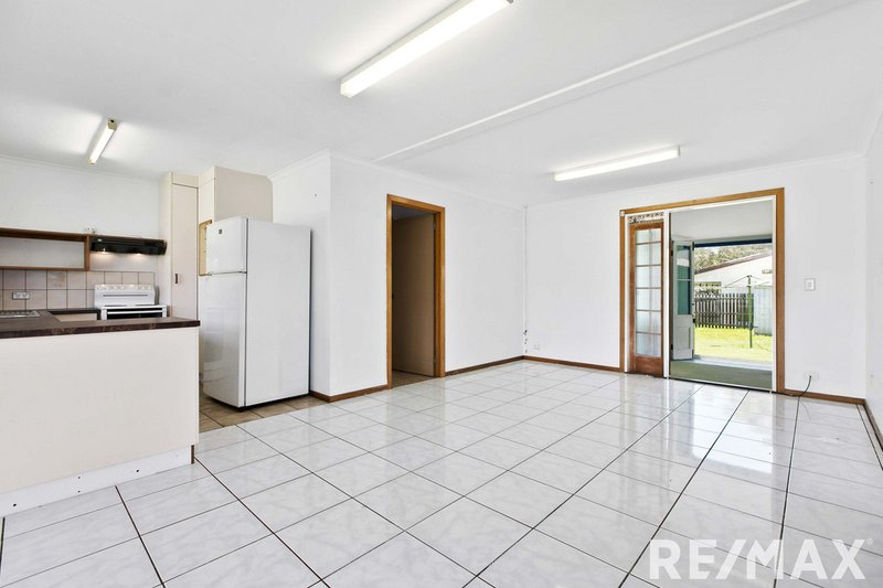 Photo - 22 Drummond Street, Urangan QLD 4655 - Image 3