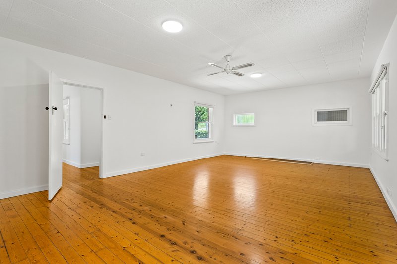 Photo - 22 Dumfries Avenue, Mount Ousley NSW 2519 - Image 3