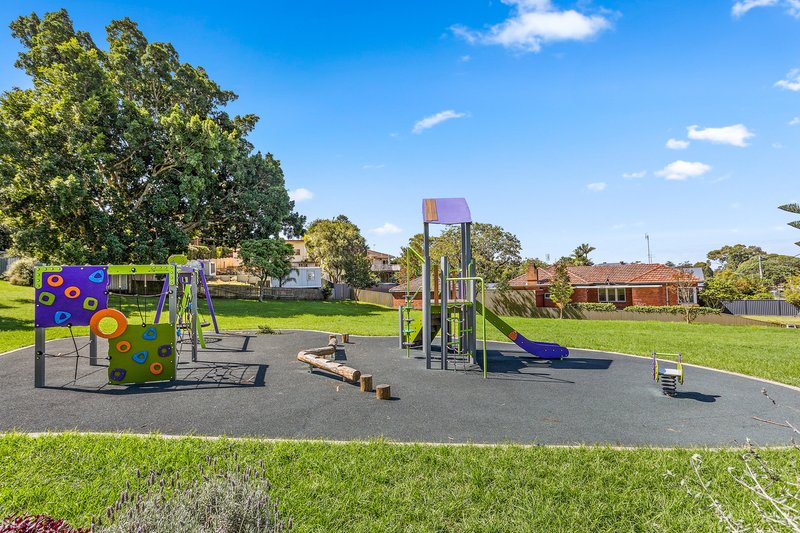 Photo - 22 Dumfries Avenue, Mount Ousley NSW 2519 - Image 7