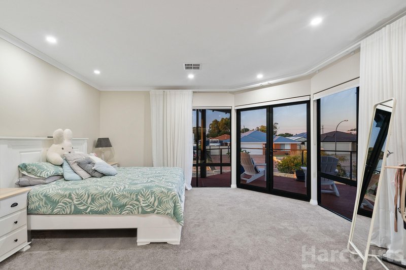 Photo - 22 Dunsborough Court, Dawesville WA 6211 - Image 10