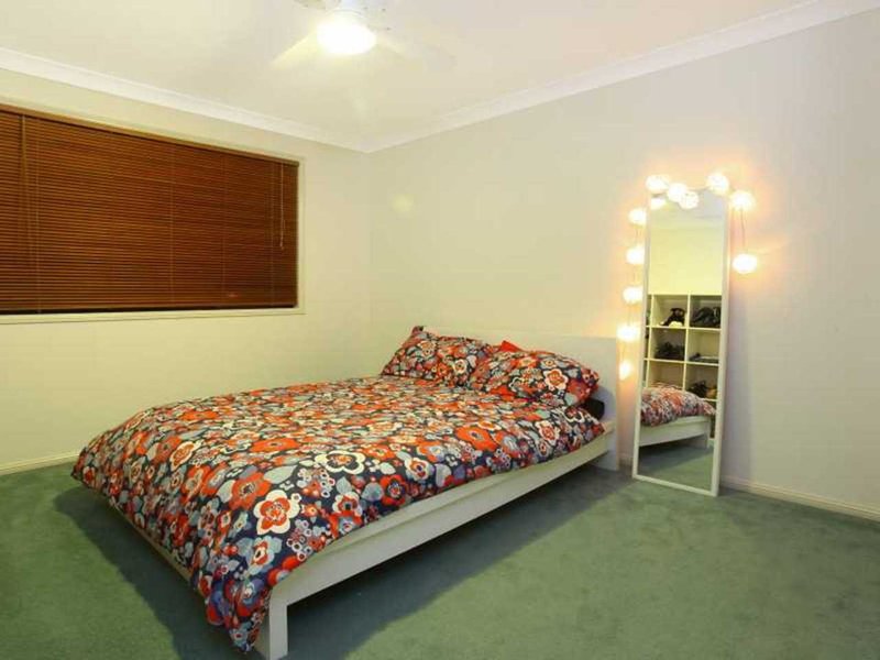 Photo - 22 Easter Crescent, Pacific Pines QLD 4211 - Image 12