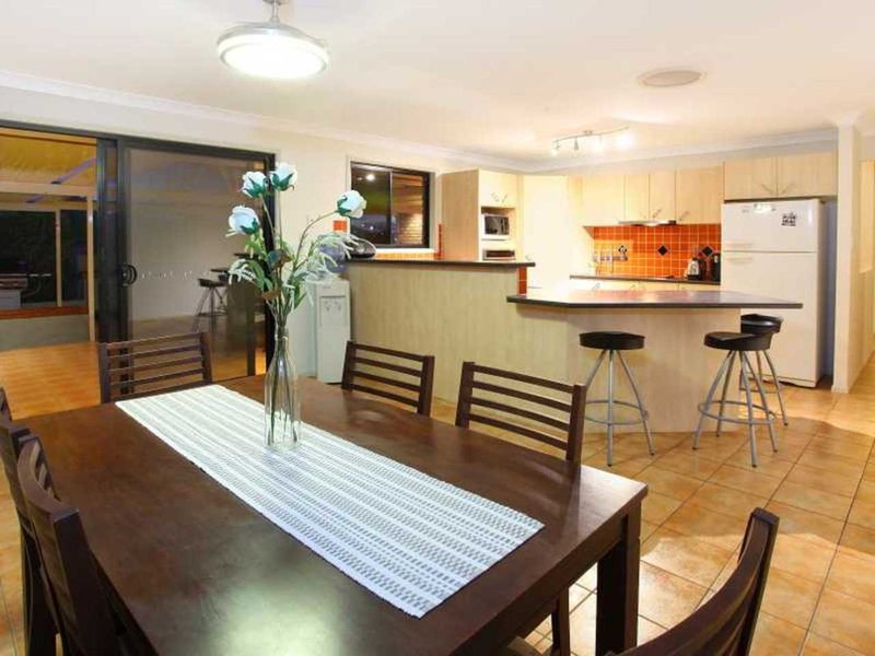 Photo - 22 Easter Crescent, Pacific Pines QLD 4211 - Image 2