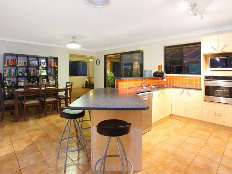 Photo - 22 Easter Crescent, Pacific Pines QLD 4211 - Image 3