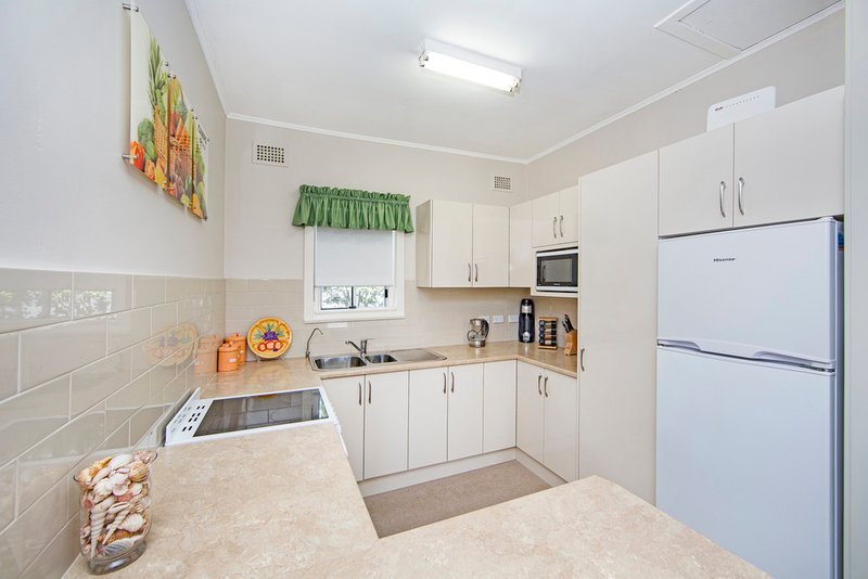 Photo - 22 Elua Avenue, Budgewoi NSW 2262 - Image 3