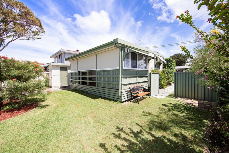 Photo - 22 Elua Avenue, Budgewoi NSW 2262 - Image 8