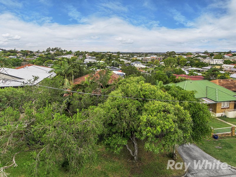 Photo - 22 Ennor Street, Wavell Heights QLD 4012 - Image 11