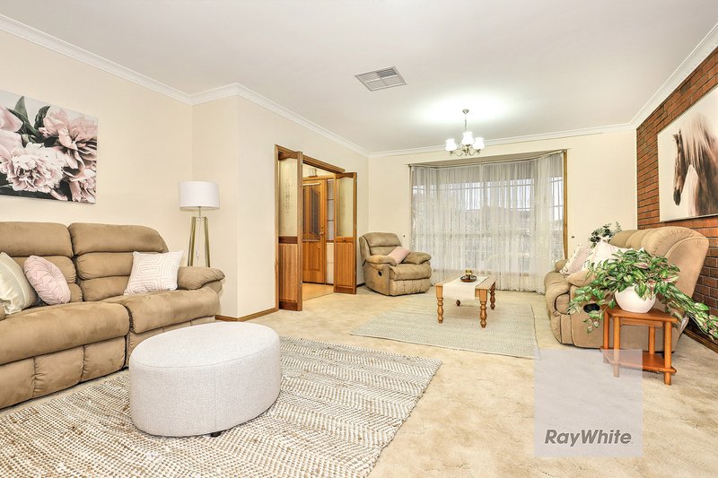 Photo - 22 Erskine Court, Greenvale VIC 3059 - Image 3