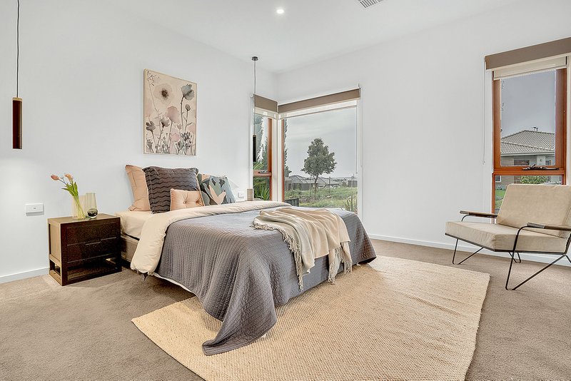 Photo - 22 Euphoria Street, Craigieburn VIC 3064 - Image 3