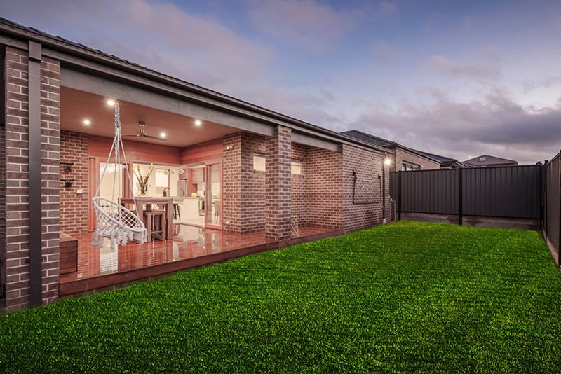 Photo - 22 Euphoria Street, Craigieburn VIC 3064 - Image 14