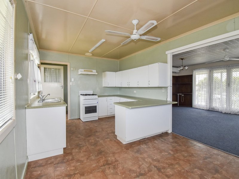 Photo - 22 Evenden Street, Warwick QLD 4370 - Image 2