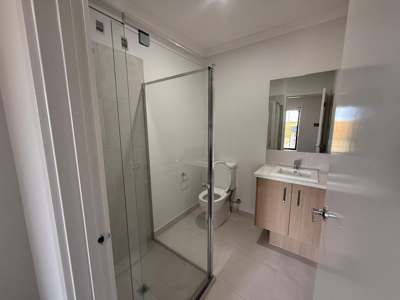 Photo - 22 Everlasting Boulevard, Strathtulloh VIC 3338 - Image 9