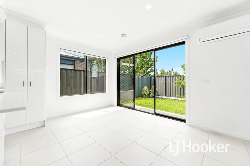 Photo - 22 Expedition Circuit, Pakenham VIC 3810 - Image 6