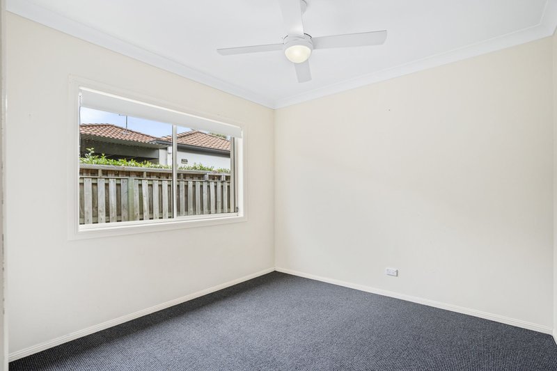 Photo - 22 Fairbairn Ct , Oxenford QLD 4210 - Image 11