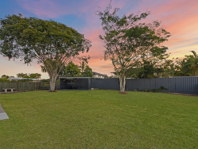 Photo - 22 Fairlane Street, Chermside West QLD 4032 - Image 2