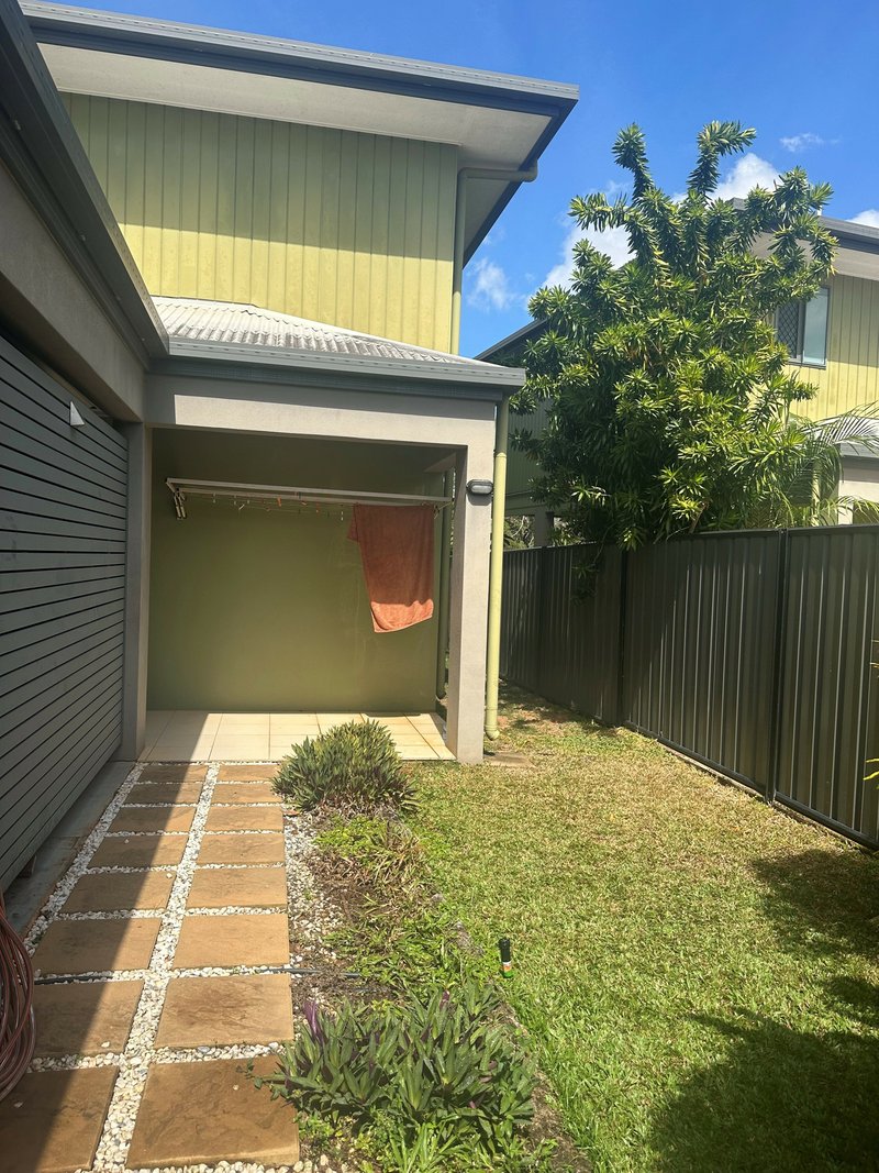 Photo - 2/2 Fairway Avenue, Rocky Point QLD 4874 - Image 2