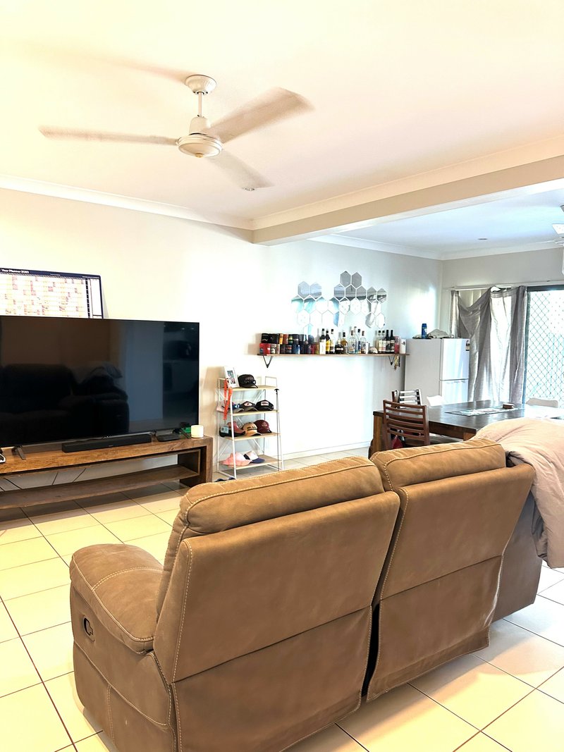 Photo - 2/2 Fairway Avenue, Rocky Point QLD 4874 - Image 10