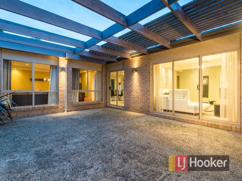 Photo - 22 Fairways Boulevard, Cranbourne North VIC 3977 - Image 13