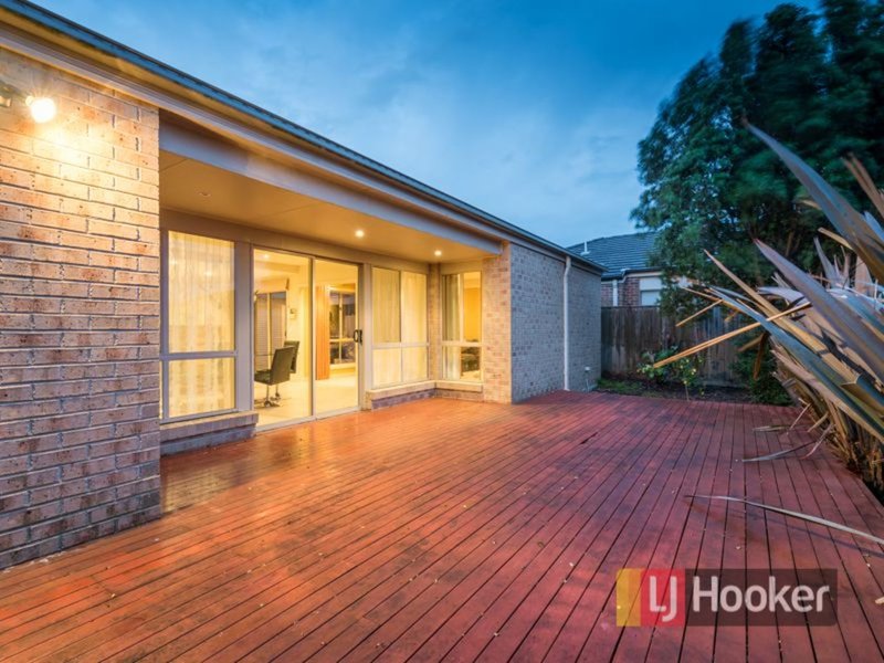 Photo - 22 Fairways Boulevard, Cranbourne North VIC 3977 - Image 14