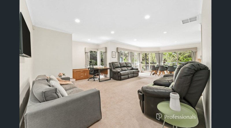 Photo - 22 Falconer Street, Glen Waverley VIC 3150 - Image 4