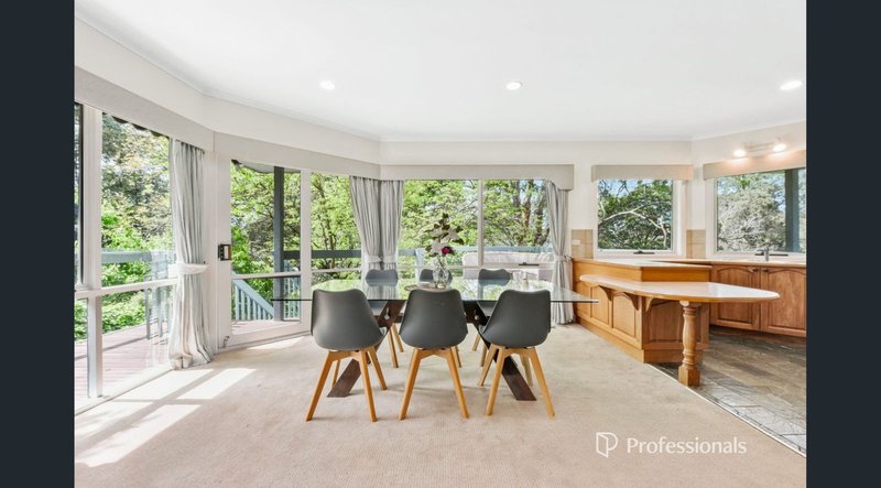 Photo - 22 Falconer Street, Glen Waverley VIC 3150 - Image 5
