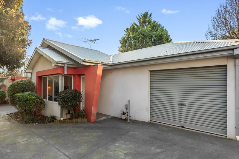 Photo - 2/2 Finch Street, Burwood VIC 3125 - Image 9