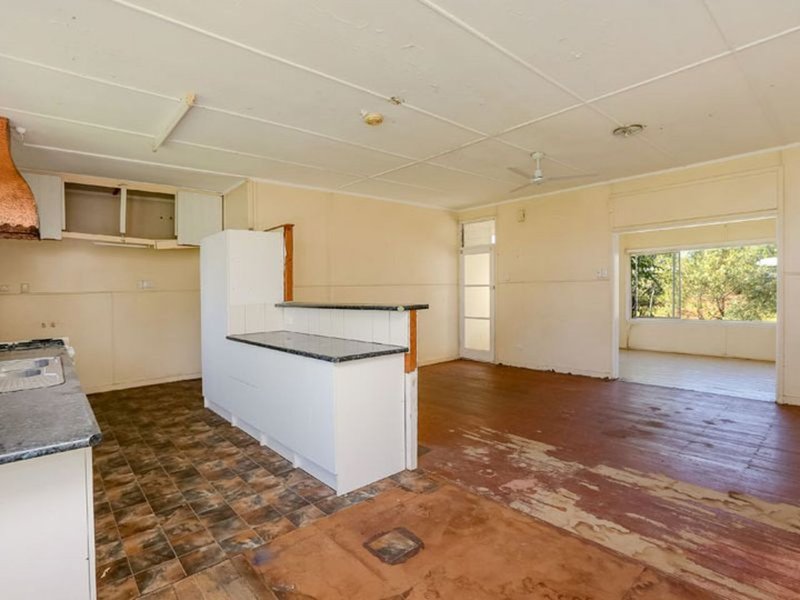 Photo - 22 Finschafen Street, Mount Isa QLD 4825 - Image 4