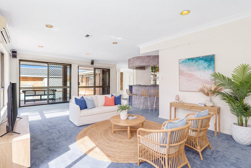 Photo - 22 Firmin Court, Mermaid Waters QLD 4218 - Image 2