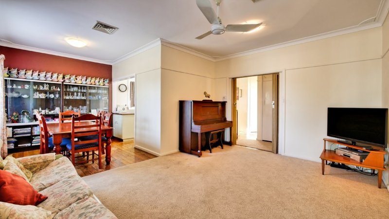 Photo - 22 Fitzhill Parade, Dubbo NSW 2830 - Image 3