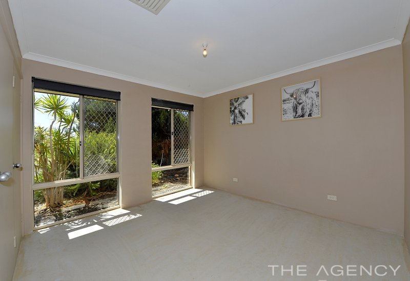 Photo - 22 Floribunda Avenue, Halls Head WA 6210 - Image 2