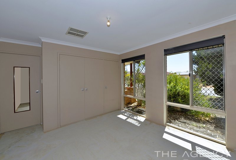 Photo - 22 Floribunda Avenue, Halls Head WA 6210 - Image 3