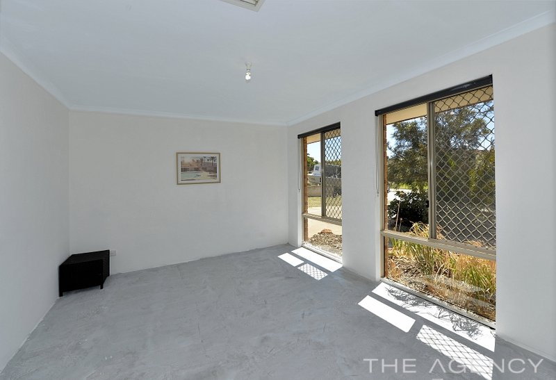 Photo - 22 Floribunda Avenue, Halls Head WA 6210 - Image 8