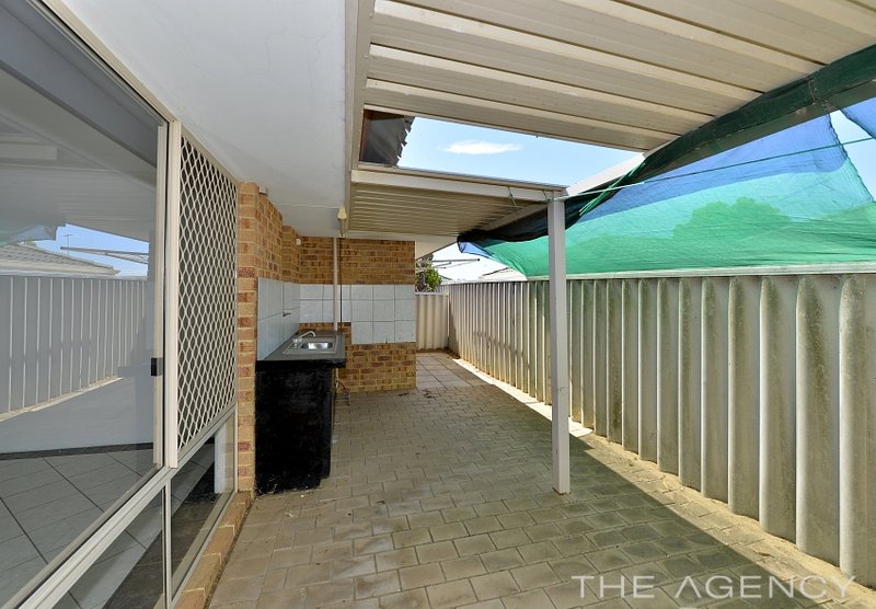 Photo - 22 Floribunda Avenue, Halls Head WA 6210 - Image 16