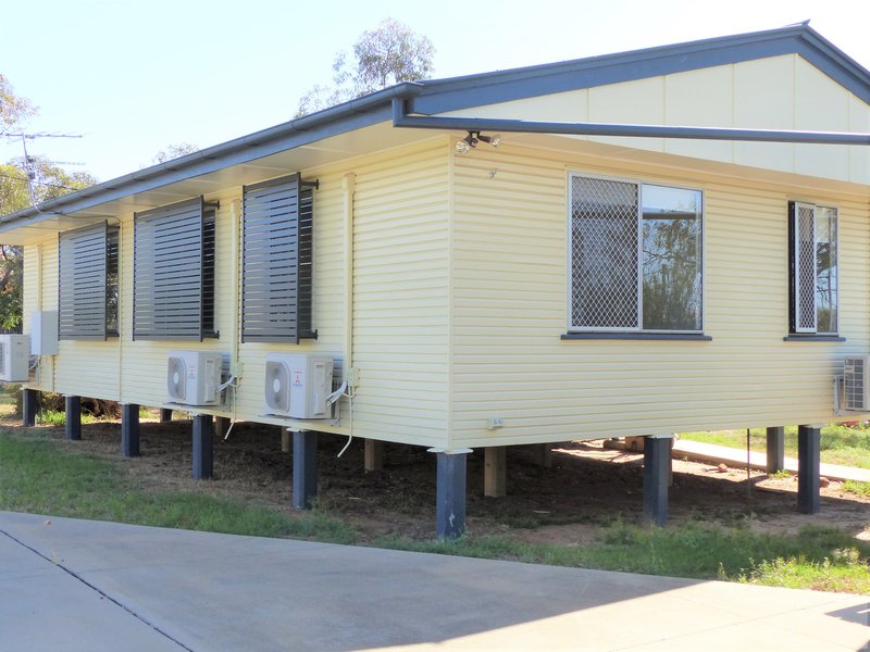 Photo - 22 Foott Street, Roma QLD 4455 - Image 3