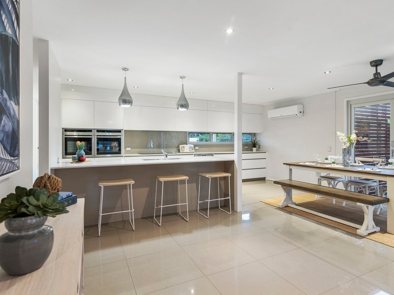 Photo - 22 Foreshore Close, Elanora QLD 4221 - Image 2