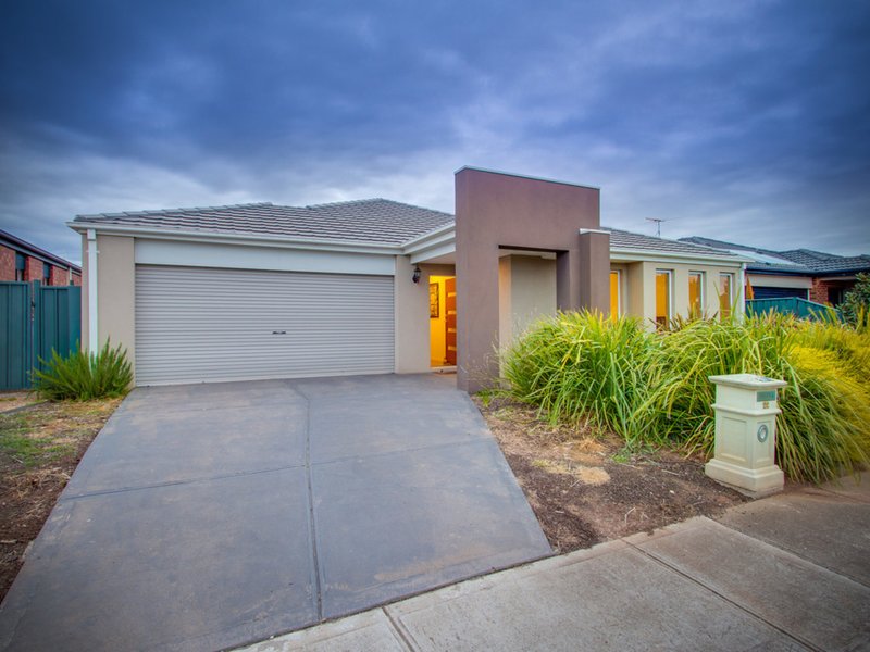 Photo - 22 Garden View Dr , Tarneit VIC 3029 - Image 2