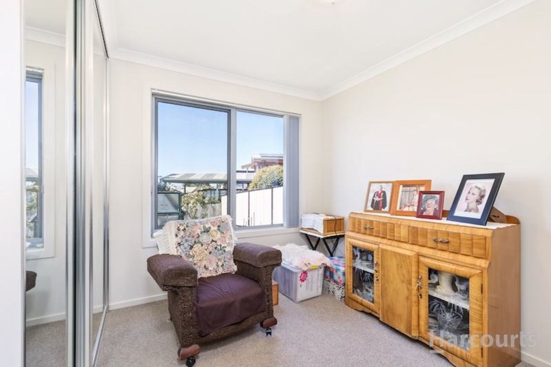 Photo - 2/2 Gatenby Drive, Miandetta TAS 7310 - Image 7