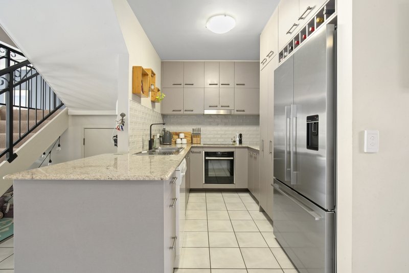 Photo - 2/2 Geraldton Drive, Varsity Lakes QLD 4227 - Image 7