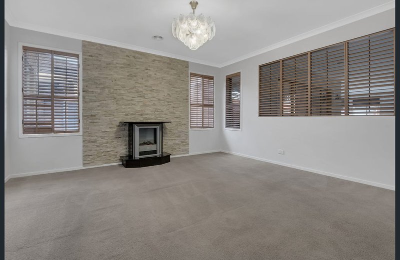 Photo - 22 Gippsland Way, Craigieburn VIC 3064 - Image 5