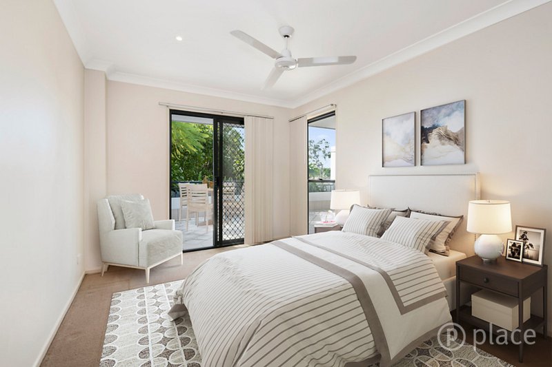 Photo - 2/2 Goring Street, Coorparoo QLD 4151 - Image 5