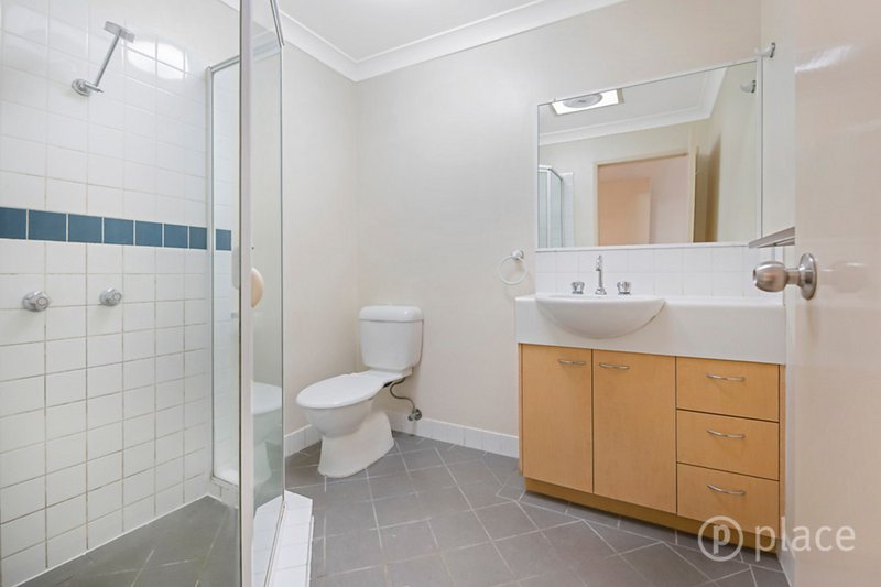 Photo - 2/2 Goring Street, Coorparoo QLD 4151 - Image 6