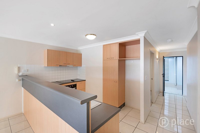 Photo - 2/2 Goring Street, Coorparoo QLD 4151 - Image 7