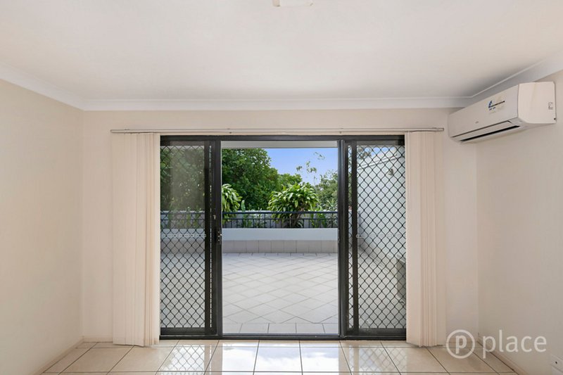 Photo - 2/2 Goring Street, Coorparoo QLD 4151 - Image 12