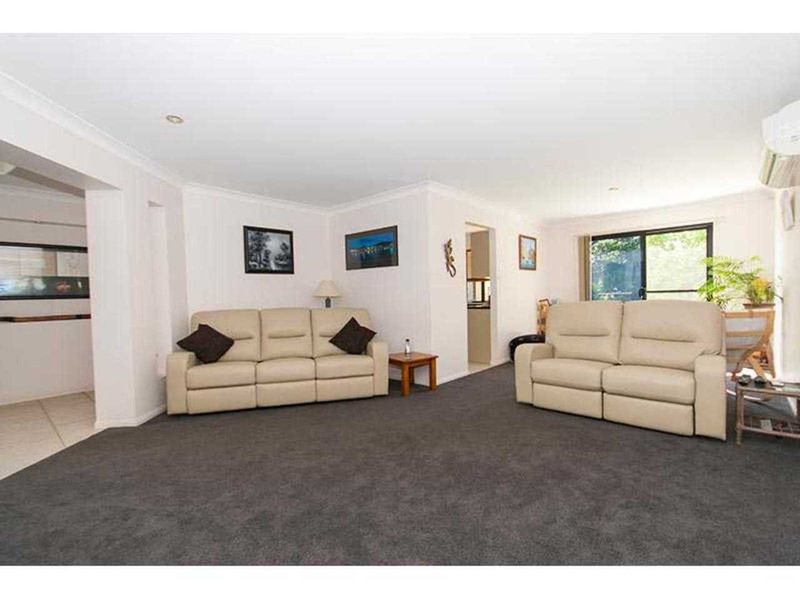 Photo - 22 Govett Street, Pacific Pines QLD 4211 - Image 3