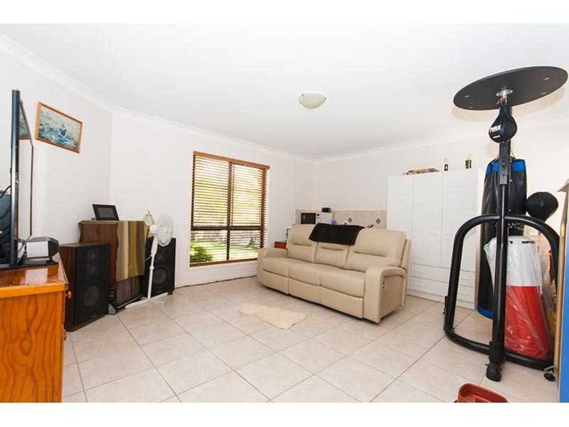 Photo - 22 Govett Street, Pacific Pines QLD 4211 - Image 5