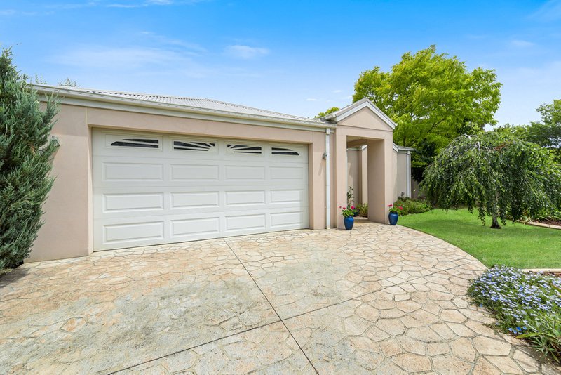 Photo - 22 Grant Close, Berwick , Berwick VIC 3806 - Image 3