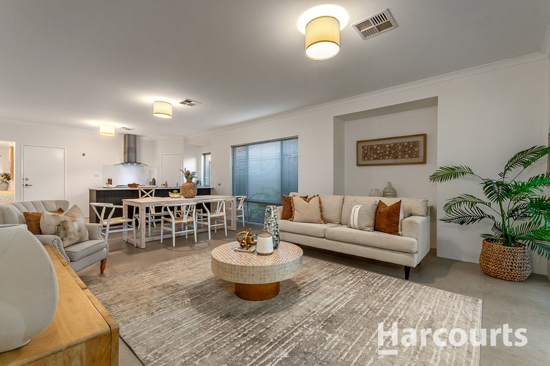 Photo - 22 Grasswren Way, Alkimos WA 6038 - Image 17