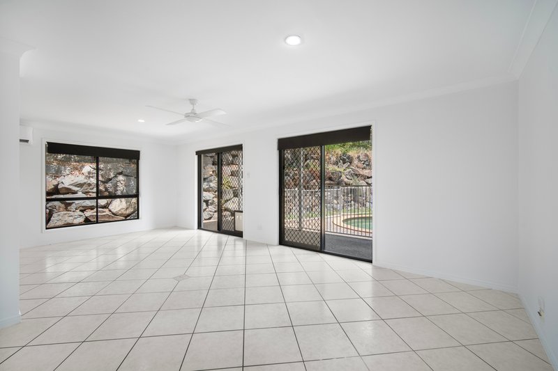 Photo - 22 Greensborough Crescent, Parkwood QLD 4214 - Image 2