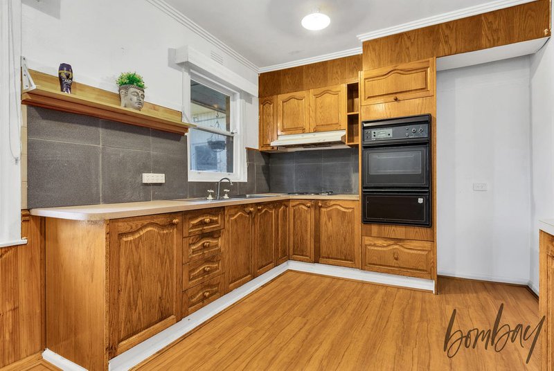 Photo - 22 Hales Crescent, Jacana VIC 3047 - Image 2